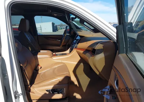 2017 Cadillac Escalade Platinum z USA, uszkodzony, nr VIN 1GYS4DKJ4HR288374